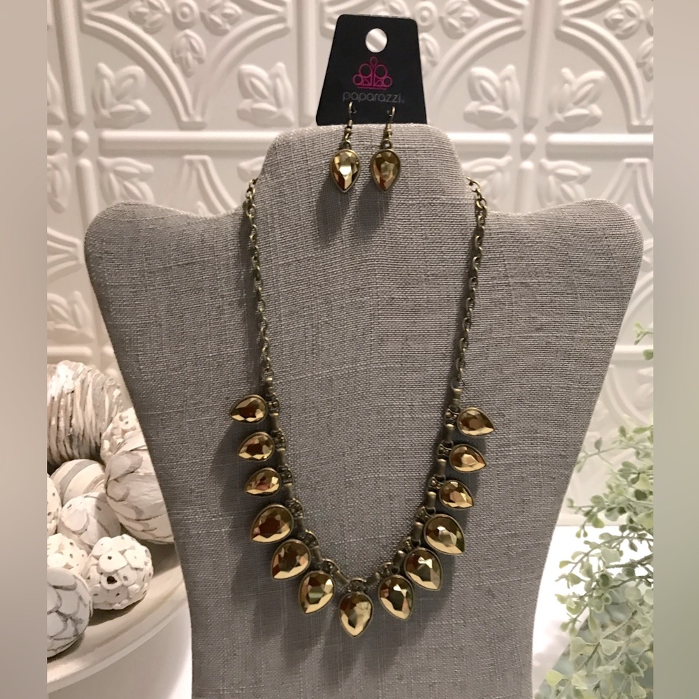 Paparazzi ♥ FEARLESS is More - Brass ♥ Necklace